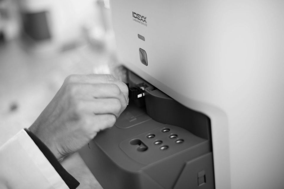 Hand loading Catalyst Analyzer, black and white.