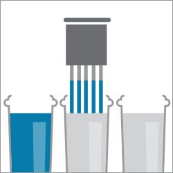 Graphic depicting IDEXX Digital Cytology slide staining step 4: dip in water