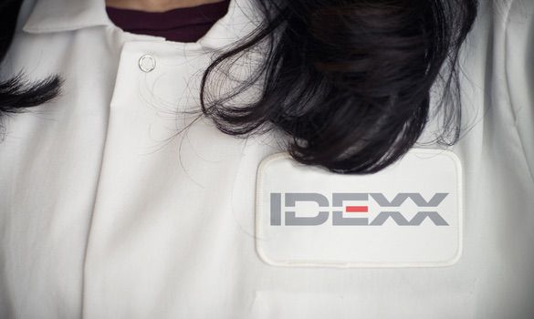 Support team member wearing an IDEXX lab coat